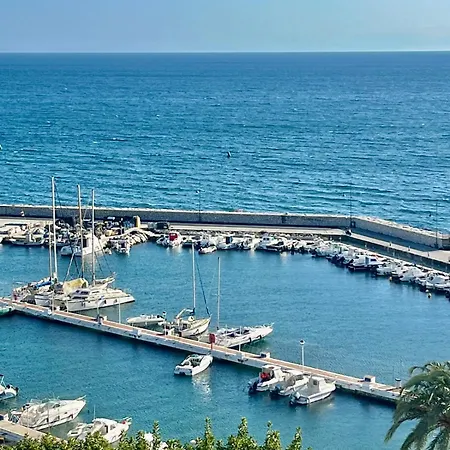 Seafront Paradise Port Apartment